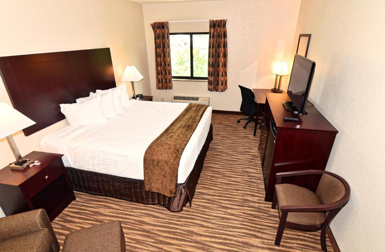 Cobblestone Inn & Suites - Clarion Exterior photo