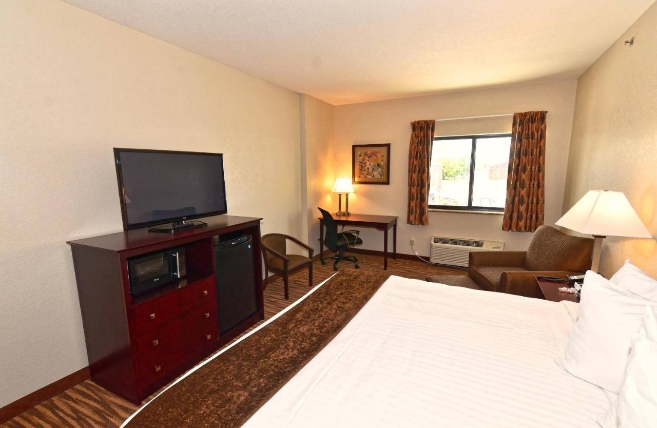 Cobblestone Inn & Suites - Clarion Exterior photo