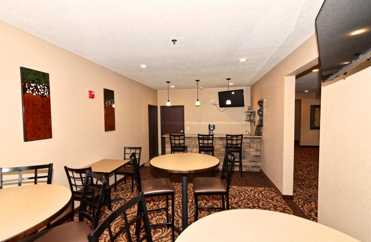 Cobblestone Inn & Suites - Clarion Exterior photo