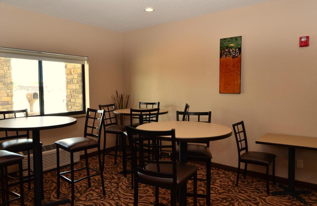 Cobblestone Inn & Suites - Clarion Exterior photo