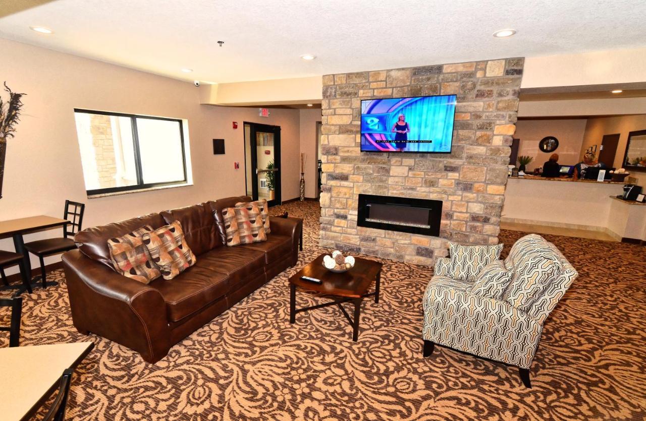 Cobblestone Inn & Suites - Clarion Exterior photo