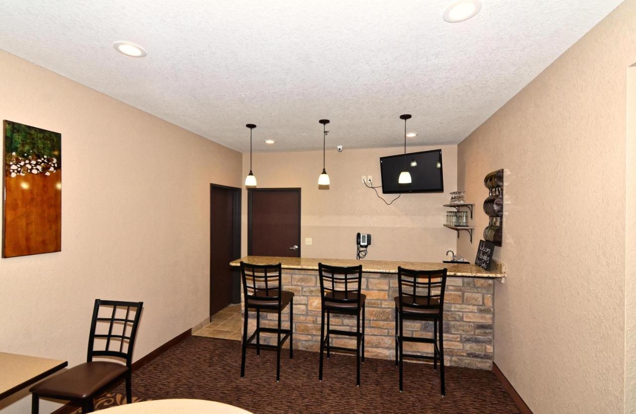 Cobblestone Inn & Suites - Clarion Exterior photo