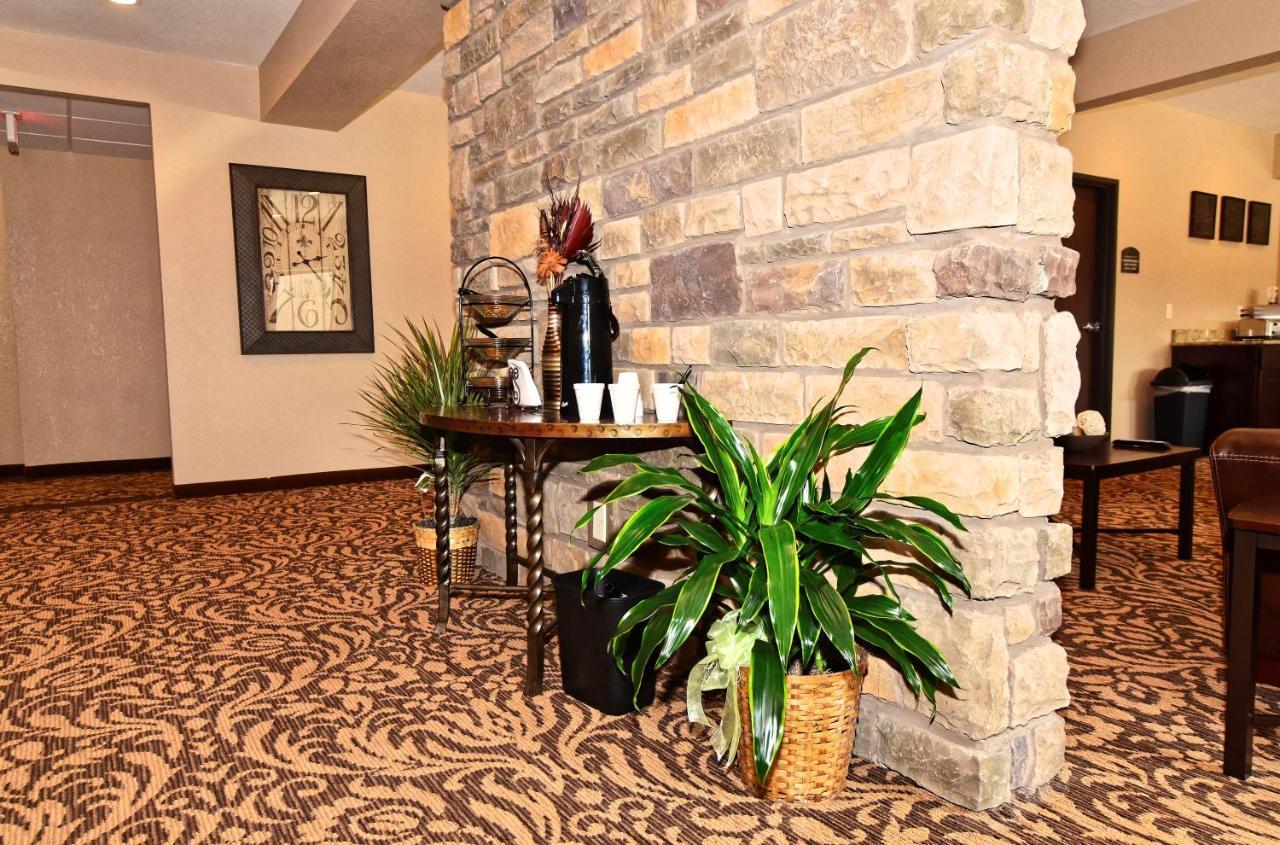 Cobblestone Inn & Suites - Clarion Exterior photo