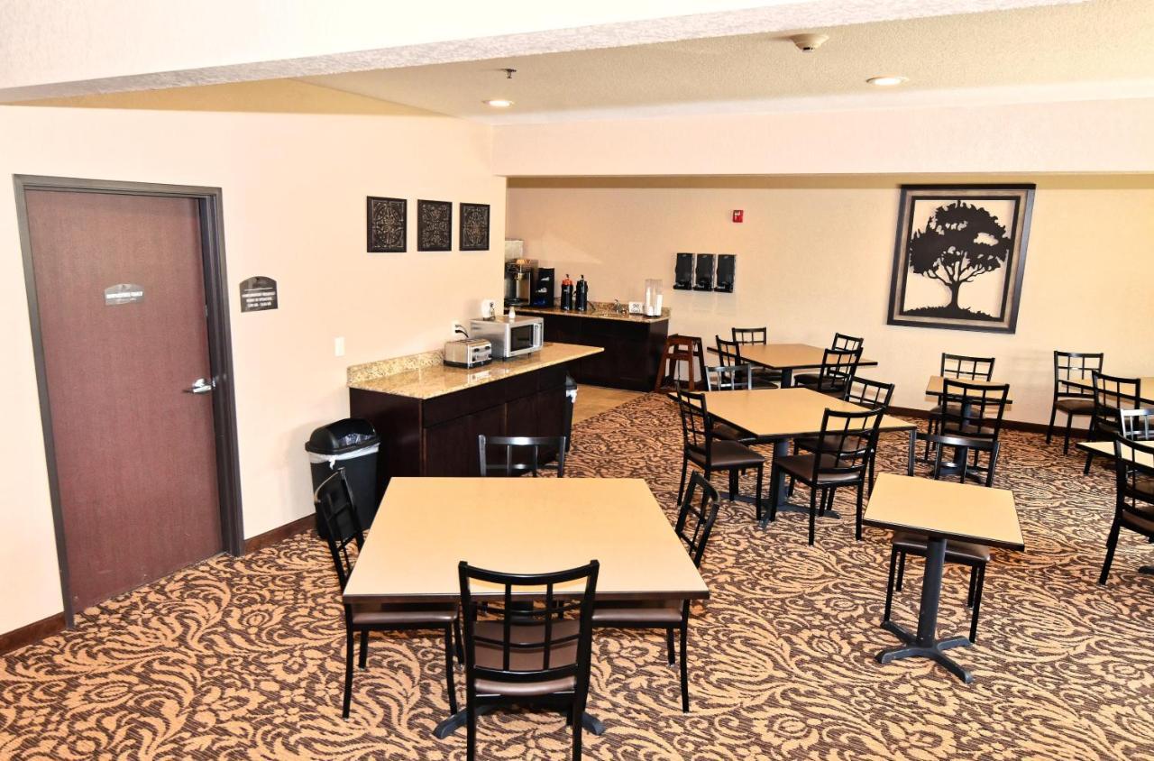 Cobblestone Inn & Suites - Clarion Exterior photo